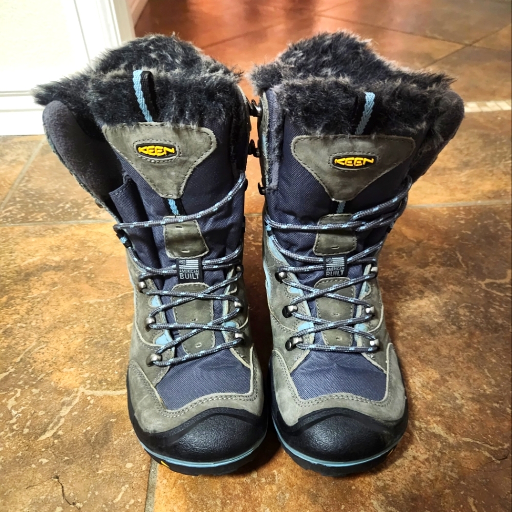 Keen Winter Hiking Boots, women size 8.5